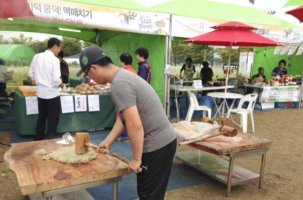 Rice husks are pounded to make traditional Korean rice cake