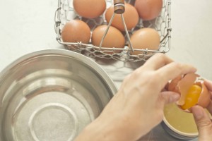meimanrensheng.com how to cook- separating eggs step 5