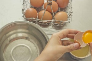 meimanrensheng.com how to cook- separating eggs step 6