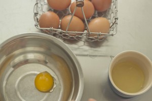 meimanrensheng.com how to cook- separating eggs step 7