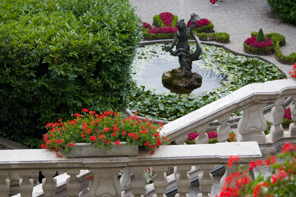Fountain in the gardens of Villa Carlotta