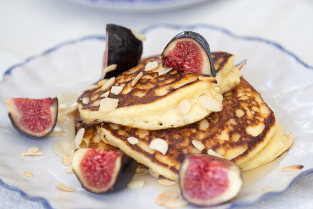 Ricotta pancakes with honey, figs and almonds