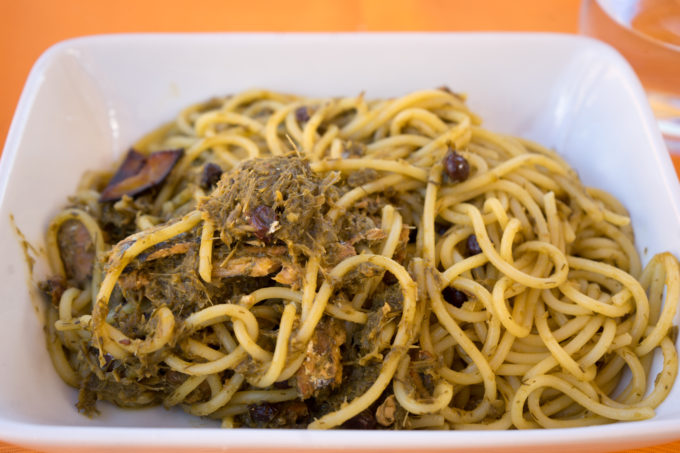 Spaghetti con sarde e finocchio (pasta topped with sardines and fragrant wild fennel)