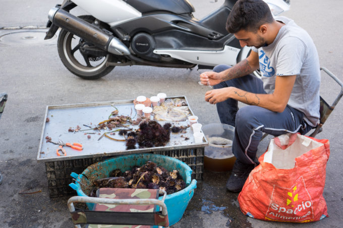 Street food: sea urchins