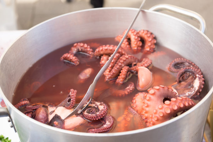 Street food: boiled octopus