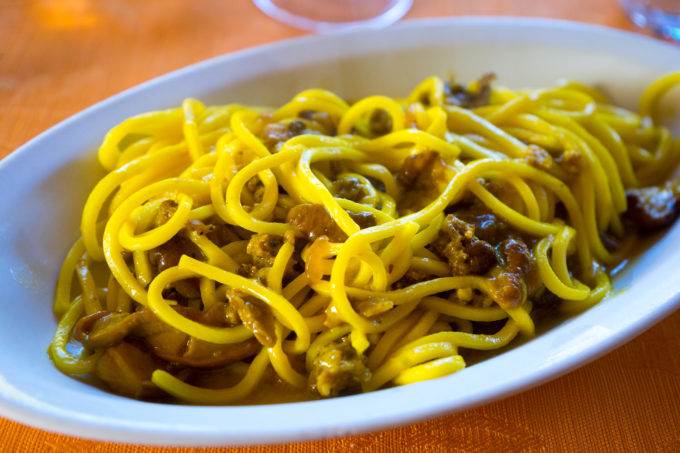 Chitarrina con zafferano, salsiccia e porcini (square-cut spaghetti with saffron, sausage and porcini mushrooms)