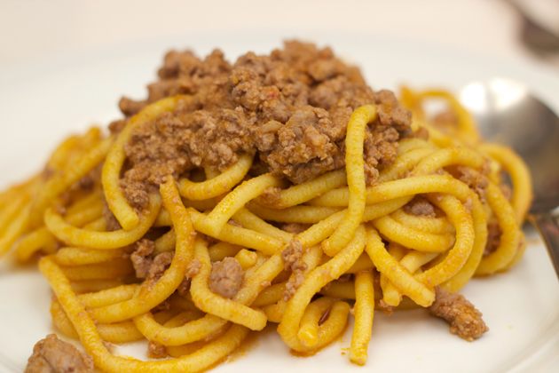 Bigoli con anitra (bigoli pasta with duck ragu)