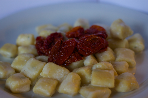 Gnocchi con crescenza e pomodori secchi (potato gnocchi with creamy crescenza cheese topped with sundried tomatoes)