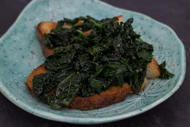 Crostoni di cavolo nero (Tuscan black cabbage bruschetta) – Toscana