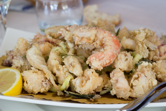 Il Molo's fritto misto (mixed deep-fried seafood)